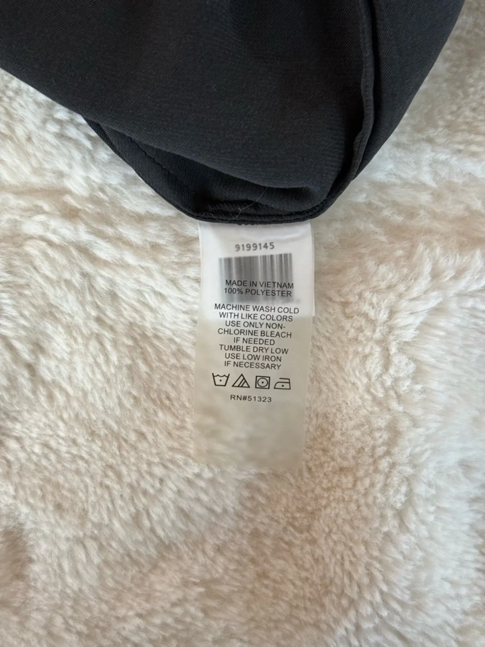 Vince Camuto Black Sleeveless V-Neck Shell Top